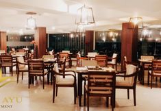 Restaurant 5 LONDO AYU - Double Bed Room Apartment 