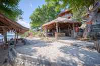 Lobby Hula Hoop Bungalows