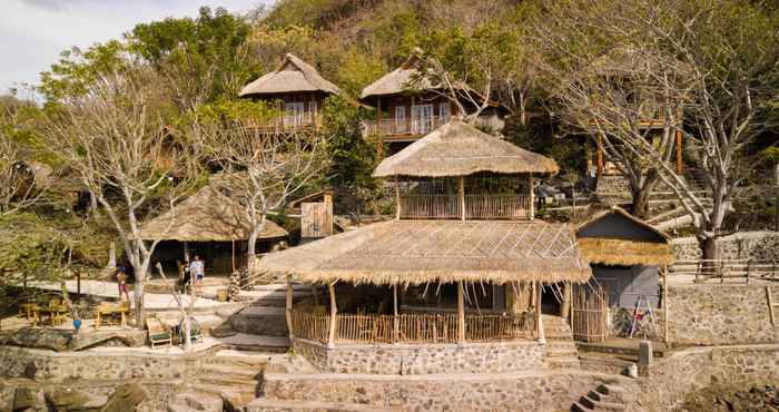 Exterior Hula Hoop Bungalows