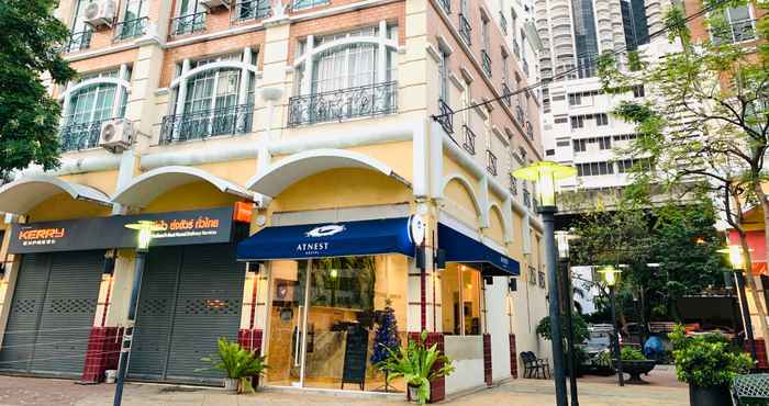 Bên ngoài Atnest Hostel