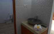 Toilet Kamar 7 Kiarta Bali Home Boutique