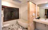 Phòng tắm bên trong 5 Taluh Bebek Ubud Private Villas