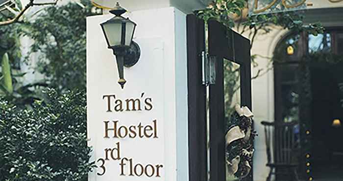 Exterior Tam's Hostel