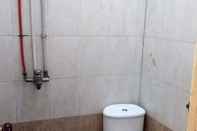 Toilet Kamar Hotel Dewi Bukittinggi