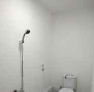 In-room Bathroom 5 ama'Ris Homestay
