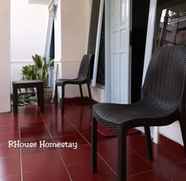 สระว่ายน้ำ 4 Rhouse Homestay