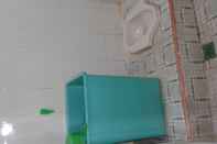 Toilet Kamar Lika Homestay Near Airport