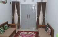 Lobi 5 Lika Homestay Near Airport