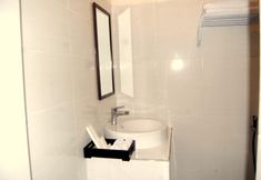 객실 내 욕실 5 Villa Tentram Puri Gading