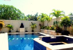 수영장 6 Villa Tentram Puri Gading