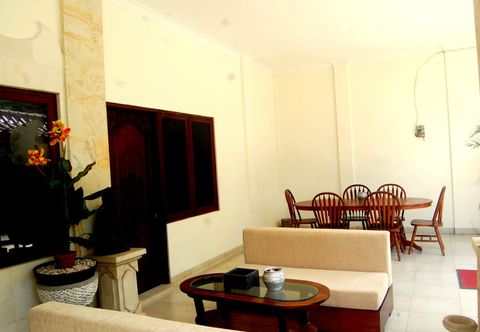 로비 Villa Tentram Puri Gading