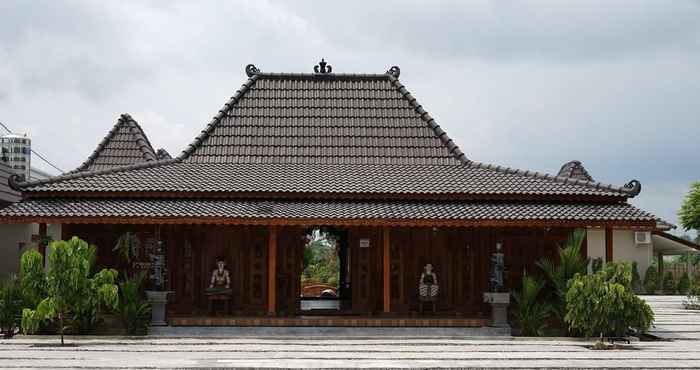 Exterior Cozy Room at Puri Cempaka