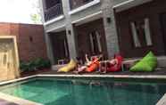 Kolam Renang 4 Gelatik Bed and Breakfast