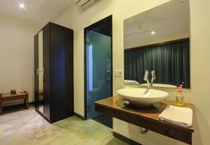 In-room Bathroom 7 Villa Rainbow Runner
