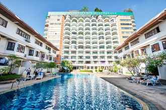 Kolam Renang 4 Hillside Plaza & Condotel 4 Downtown