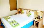 Bedroom 4 Santosa City Hotel 