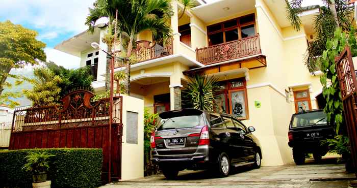 Exterior Homestay Olly 1 at Kawasan Wisata Batu