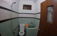 Toilet Kamar 7 Dhika Adventure