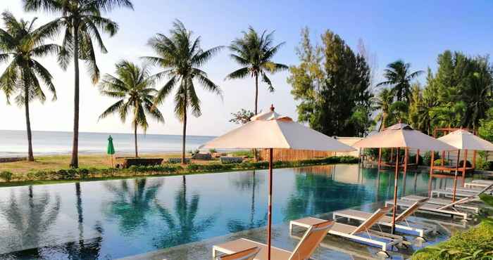 Kolam Renang Tungtong Beach Villas