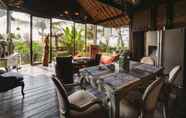 Ruang Umum 7 Romantic Beachfront Villa Laut