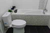 Toilet Kamar Artalia Guest House Salatiga