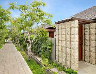 Luar Bangunan 2 Ocean View Villa Hotman Paris VII