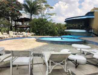 Kolam Renang 2 2BR Marbella Suite Apartment