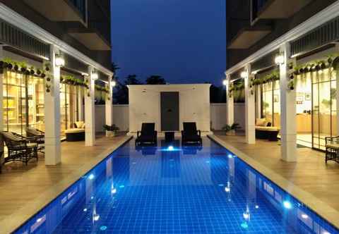 Swimming Pool Hotel Matana