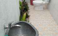 Toilet Kamar 4 Chemel Homestay