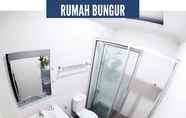 ห้องน้ำภายในห้อง 6 Rumah Bungur