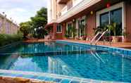 Swimming Pool 4 Convenient Grand Hotel