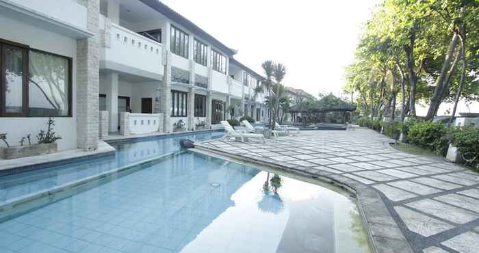 Kolam Renang Beachfront Suite Alit