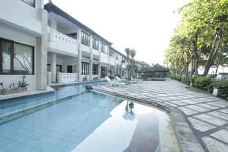 Kolam Renang 4 Beachfront Suite Alit