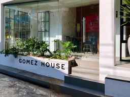 Gomez House, Rp 255.356