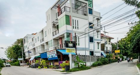 Exterior 2 Thai Orange Magic