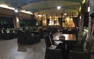 Bar, Cafe and Lounge 6 Hotel Setia Sintang
