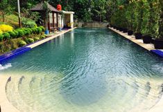 Kolam Renang 6 Villa Rumah Kayu Lubuk Minturun