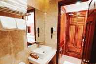 In-room Bathroom Mira Hotel
