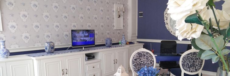 ロビー Roemah Moesi