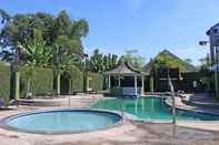 Swimming Pool Hotel Saptra Mandala