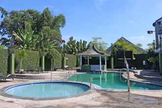 Swimming Pool 4 Hotel Saptra Mandala