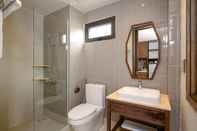 In-room Bathroom Casa Rosa Apartment Danang