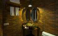 In-room Bathroom 5 Bagan King Hotel