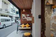 Bangunan OYO 895 The Onion Hostel