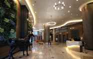 Lobby 6 Knightsbridge Residences Makati - Premier Room with Best Price