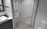 In-room Bathroom 5 Luxury Room at Branz BSD Near AEON ICE BSD