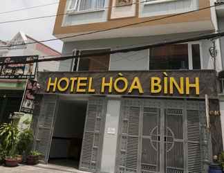 Bên ngoài 2 Hoa Binh Hotel