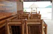 Bar, Kafe, dan Lounge 5 Alden Beach House