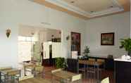 ร้านอาหาร 5 OYO 517 Hotel Arjuna Lawang