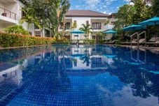 游泳池 The Privilege Boutique